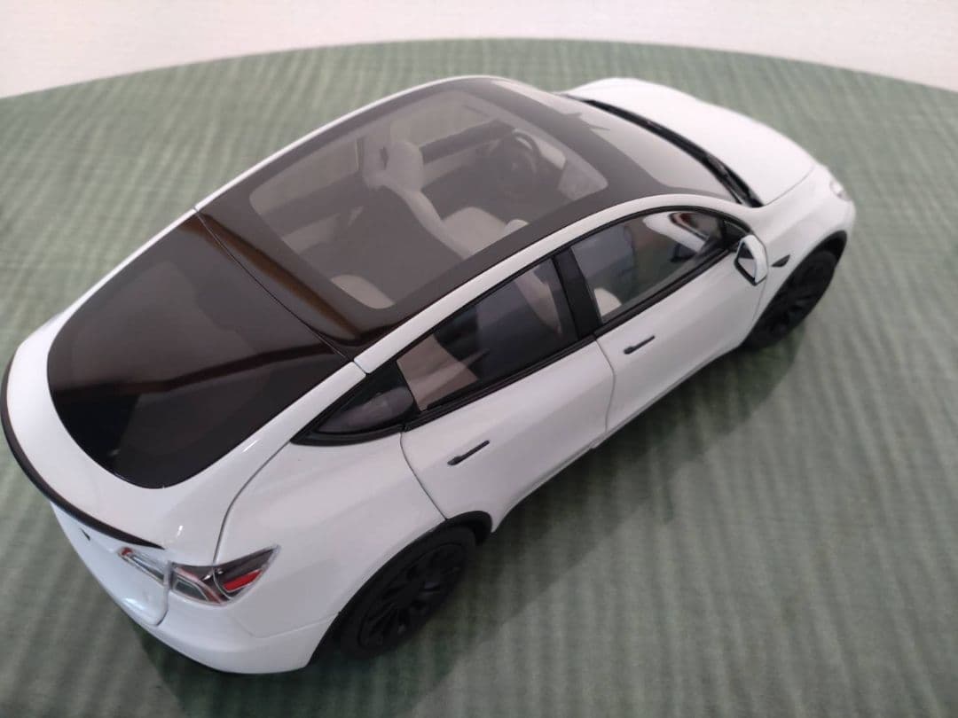テスラ モデルY 1/18 ミニカー ModelY TESLA