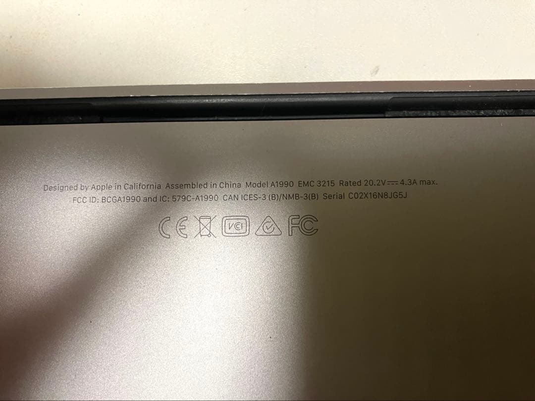 MacBook Pro 15.4インチ Retina 2018