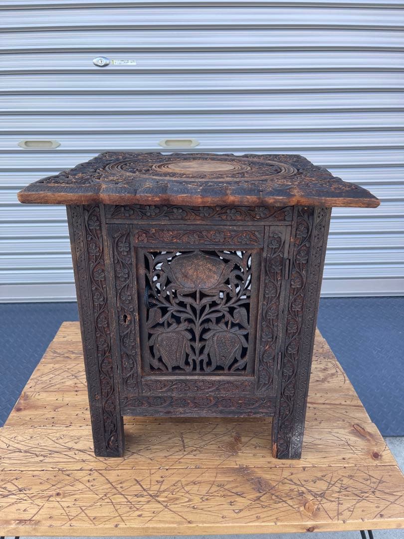 サイドキャビネット　花台