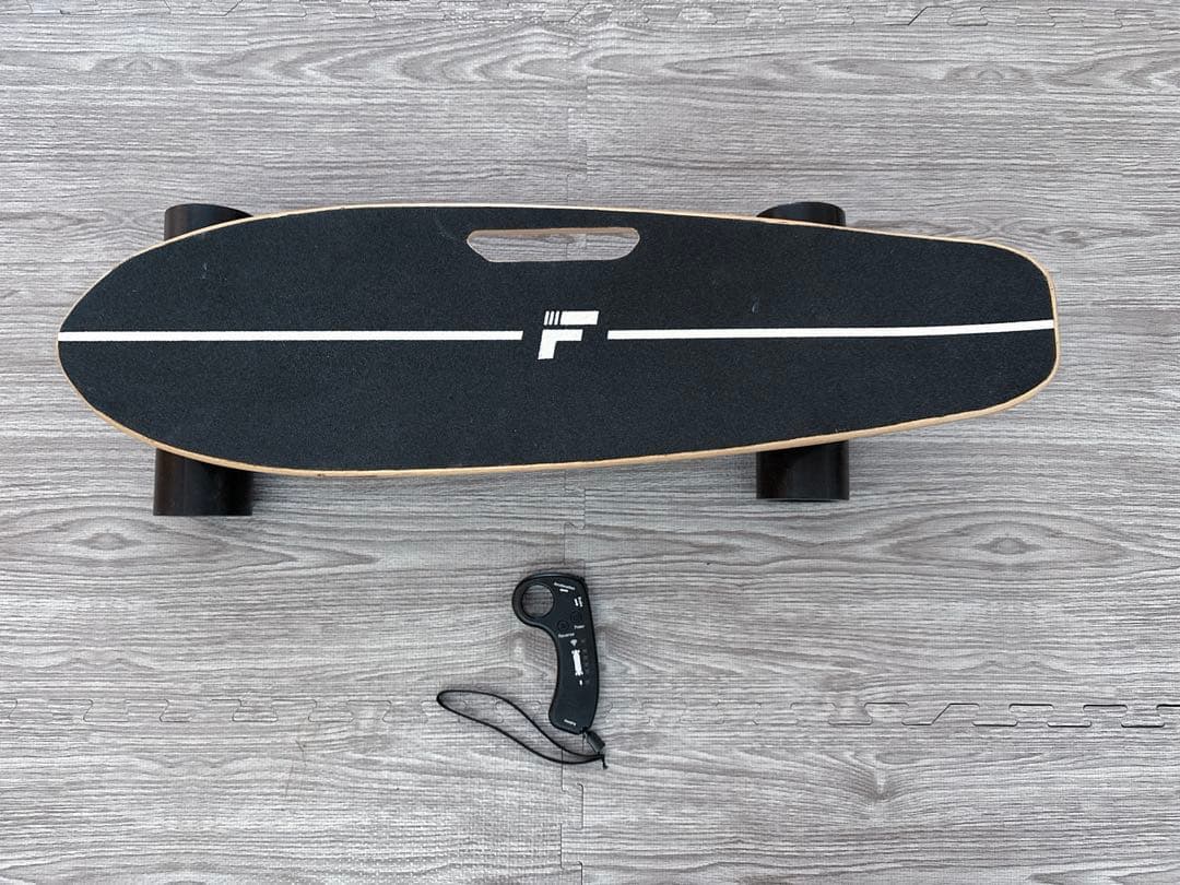 【値下げ】FUGU 電動スケートボード　ブラック　本体＆リモコン