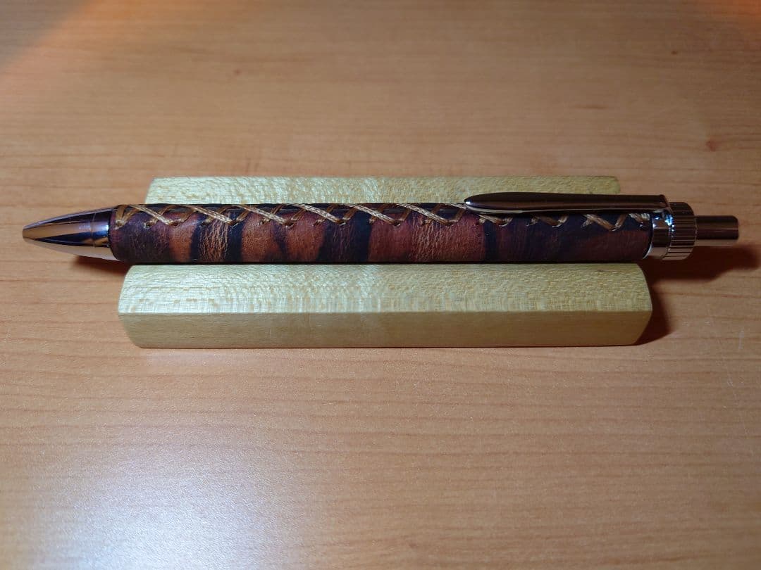 木軸ペン工房　金杢犀　泥染めレザー　ボールペン
