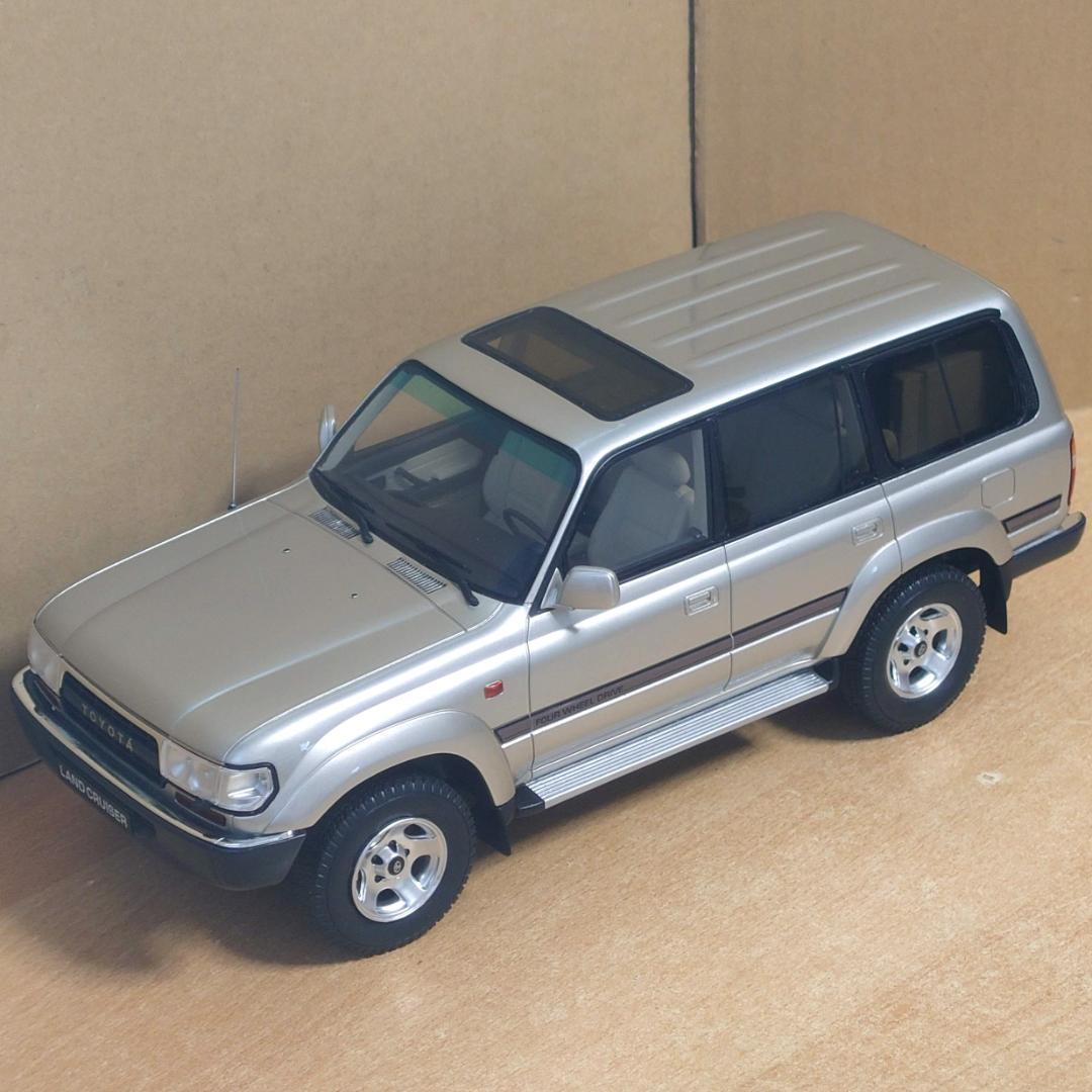 1/18 トヨタ ランドクルーザー HDJ80 1992 (ベージュ) 限定生産