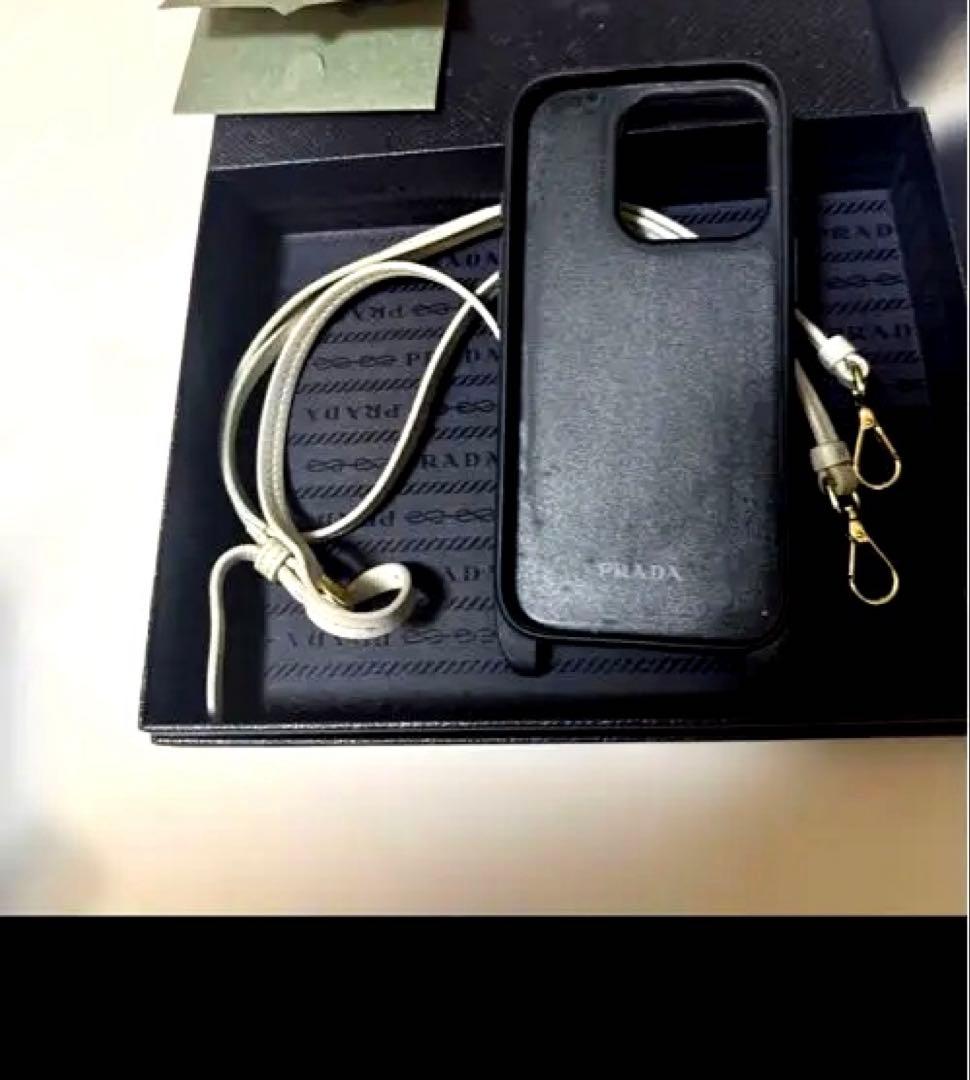 お値下げありPRADA スタッズ付きiPhone16proケース　レシートあり