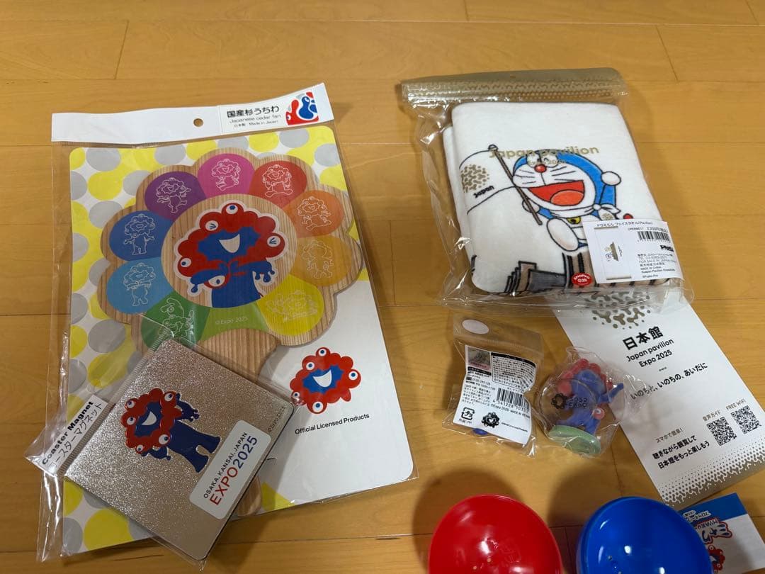 大阪万博　ミャクミャクお尻マグネット　藻キティアクリルスタンプ　ドラえもんタオル