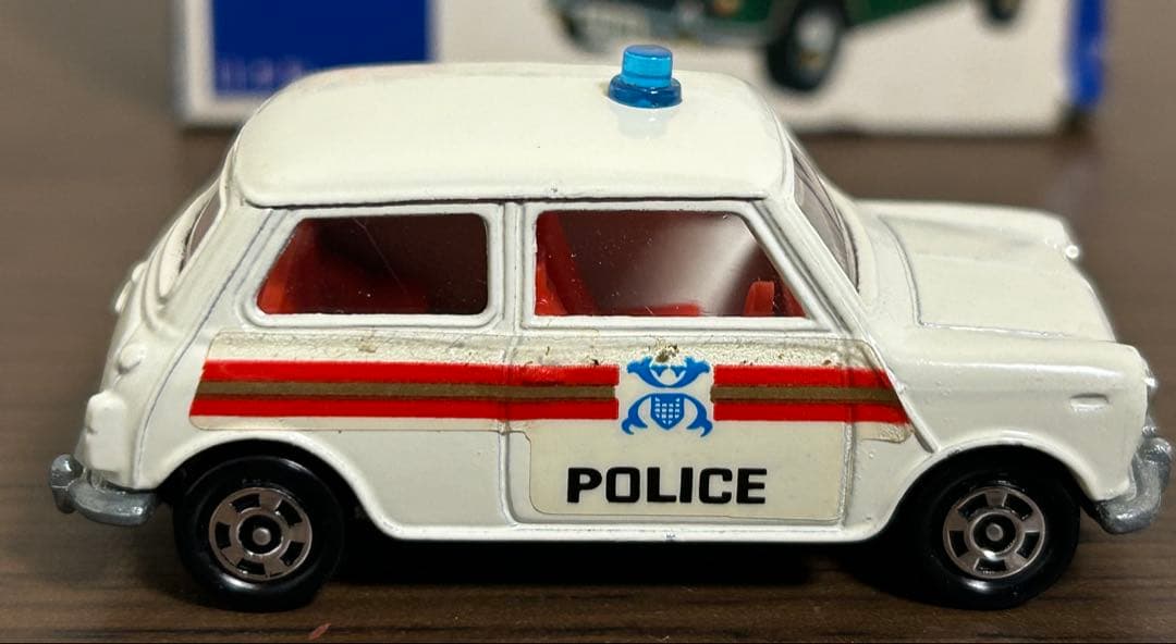 トミカ ミニクーパー ポリスカー ミニフェア
