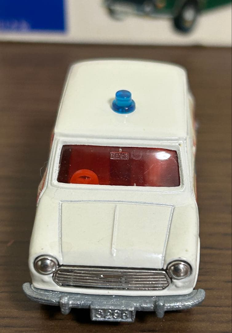 トミカ ミニクーパー ポリスカー ミニフェア