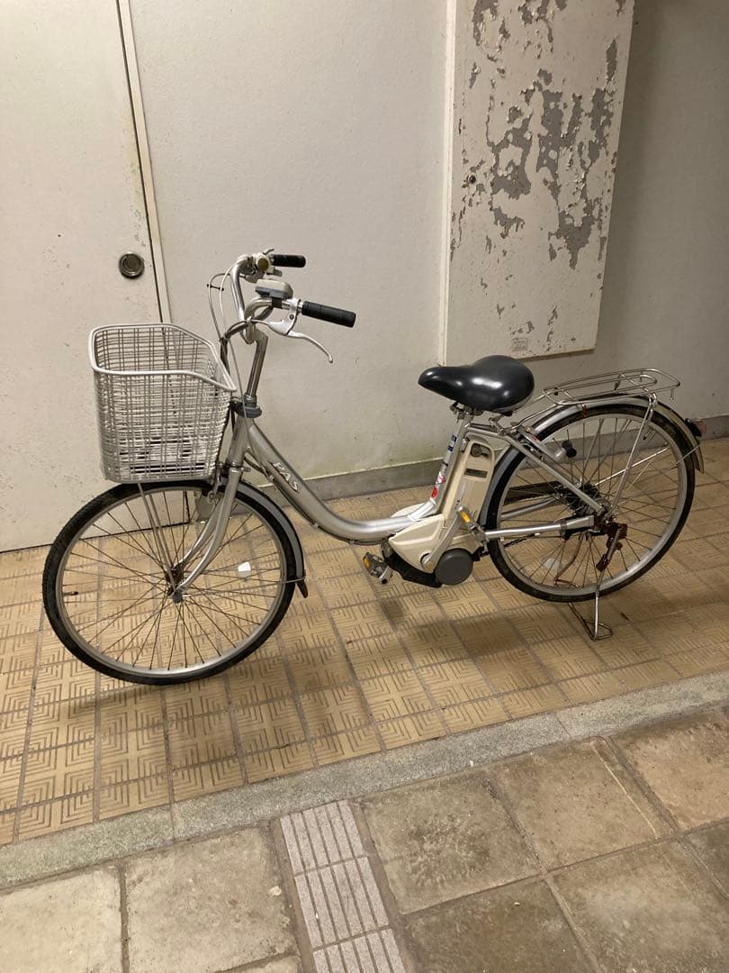 シルバー 電動アシスト自転車 前バスケット付き