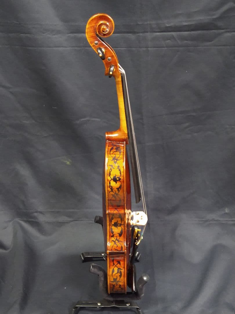 珍しい 、美しいデザインの 手作り バイオリン　カーボンファイバーケース＆弓付き