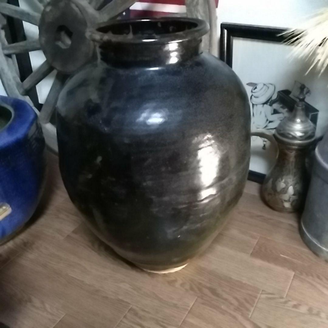 蔵出し大きな壺　高さが48センチ、