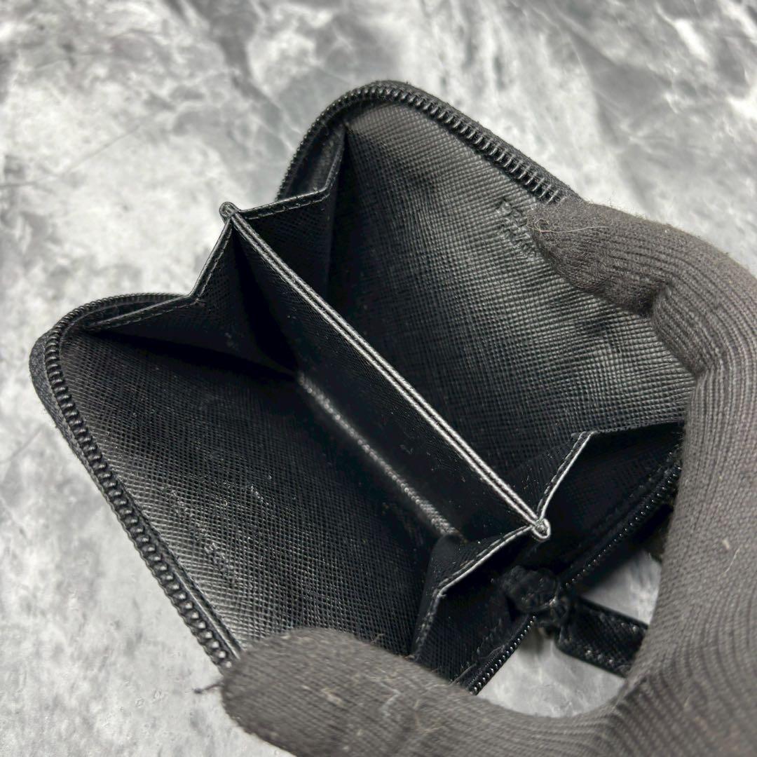 ✨極美品✨ PRADA ケース サフィアーノレザー ラウンド 三角 黒