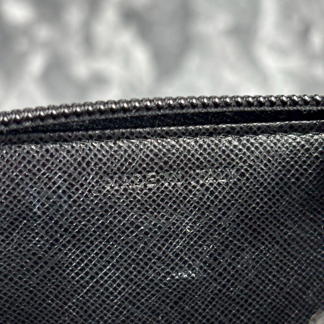 ✨極美品✨ PRADA ケース サフィアーノレザー ラウンド 三角 黒