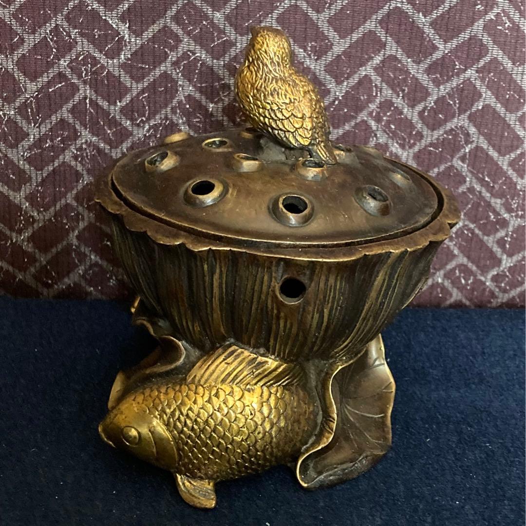 乾隆年製　川瀬摘蓮の葉鯉香炉　唐銅