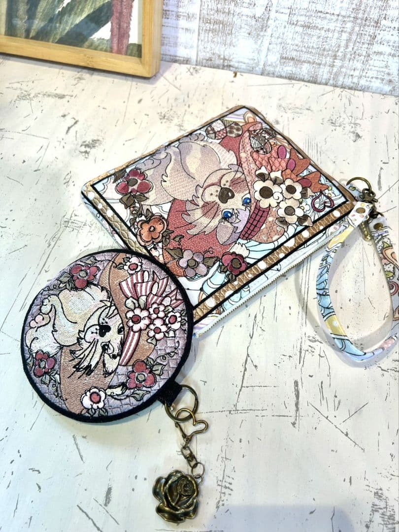 ロラライハリス♡刺繍のポーチ♡総刺繍ケース♡お纏め出品