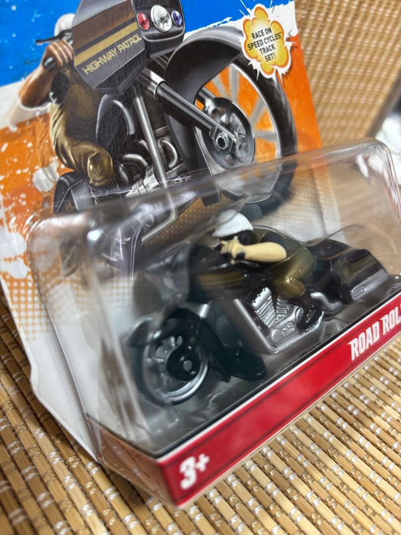 激レア品！ Hot Wheels ROAD ROLLER ミニカー 人付きバイク