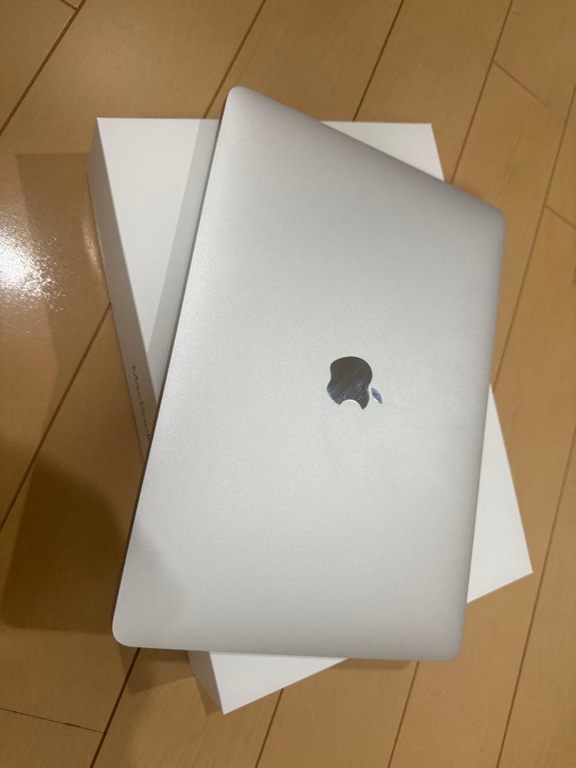 美品　Macbook air M1 2020