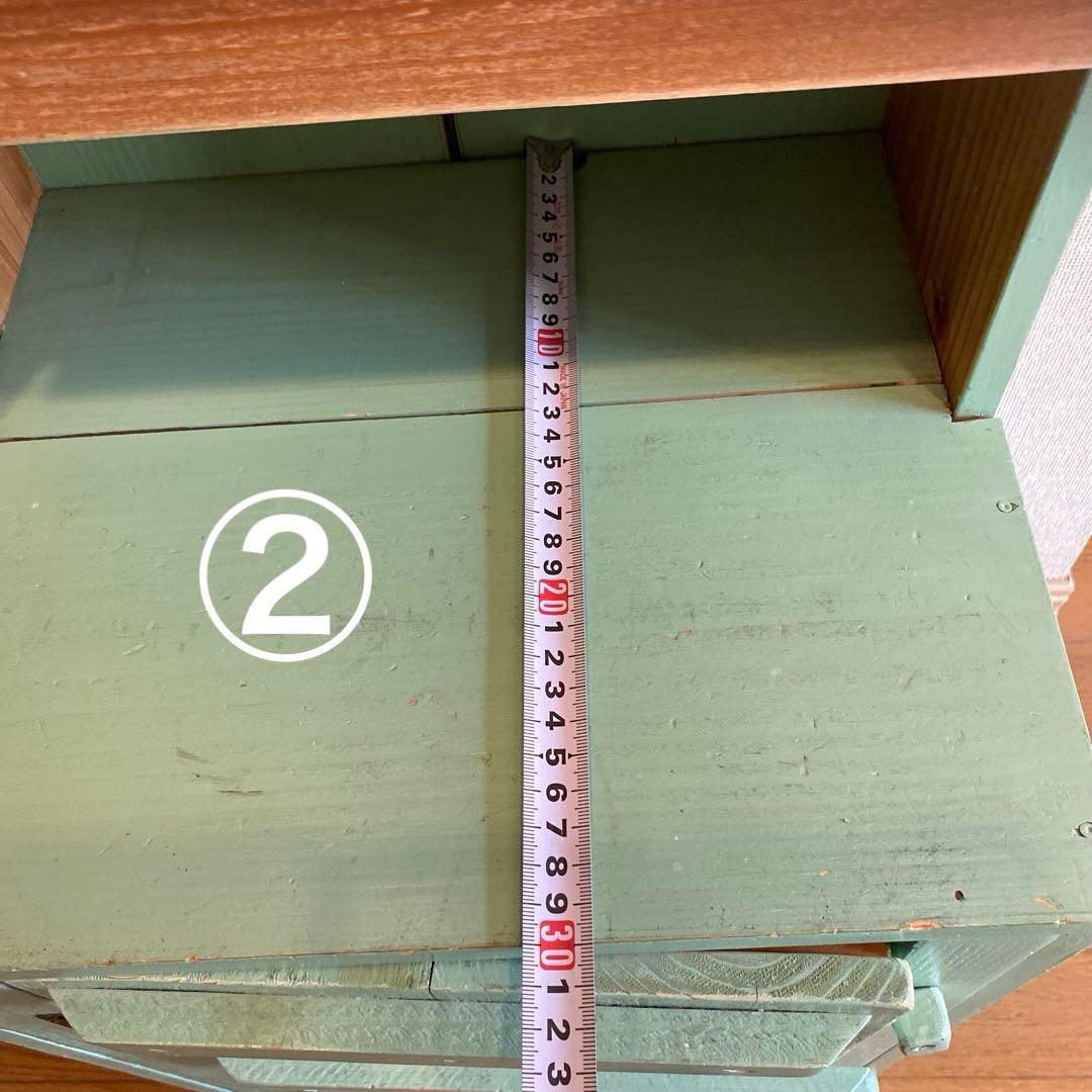 ③ アンティーク棚　子供部屋