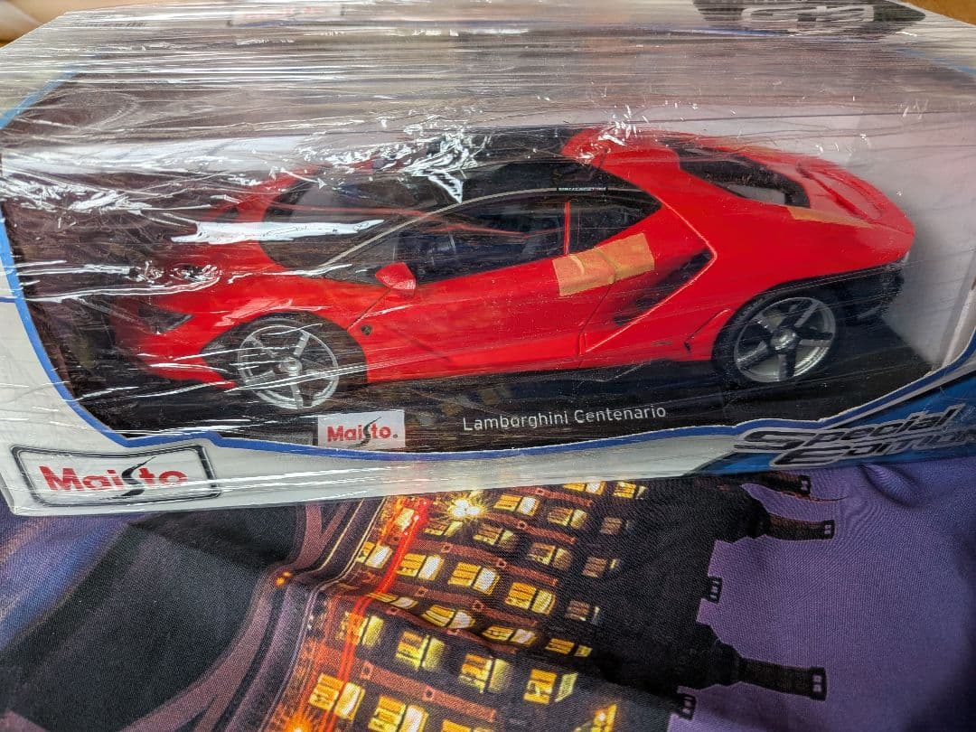 ミニカーランボルギーニセンテナリオ　1/18スケール