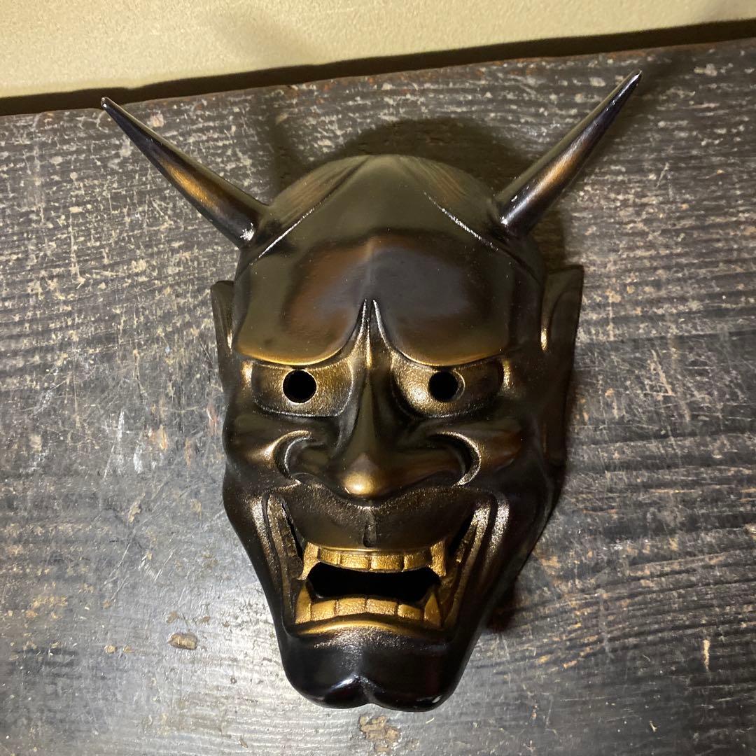 鬼の面 黒色 金色の歯