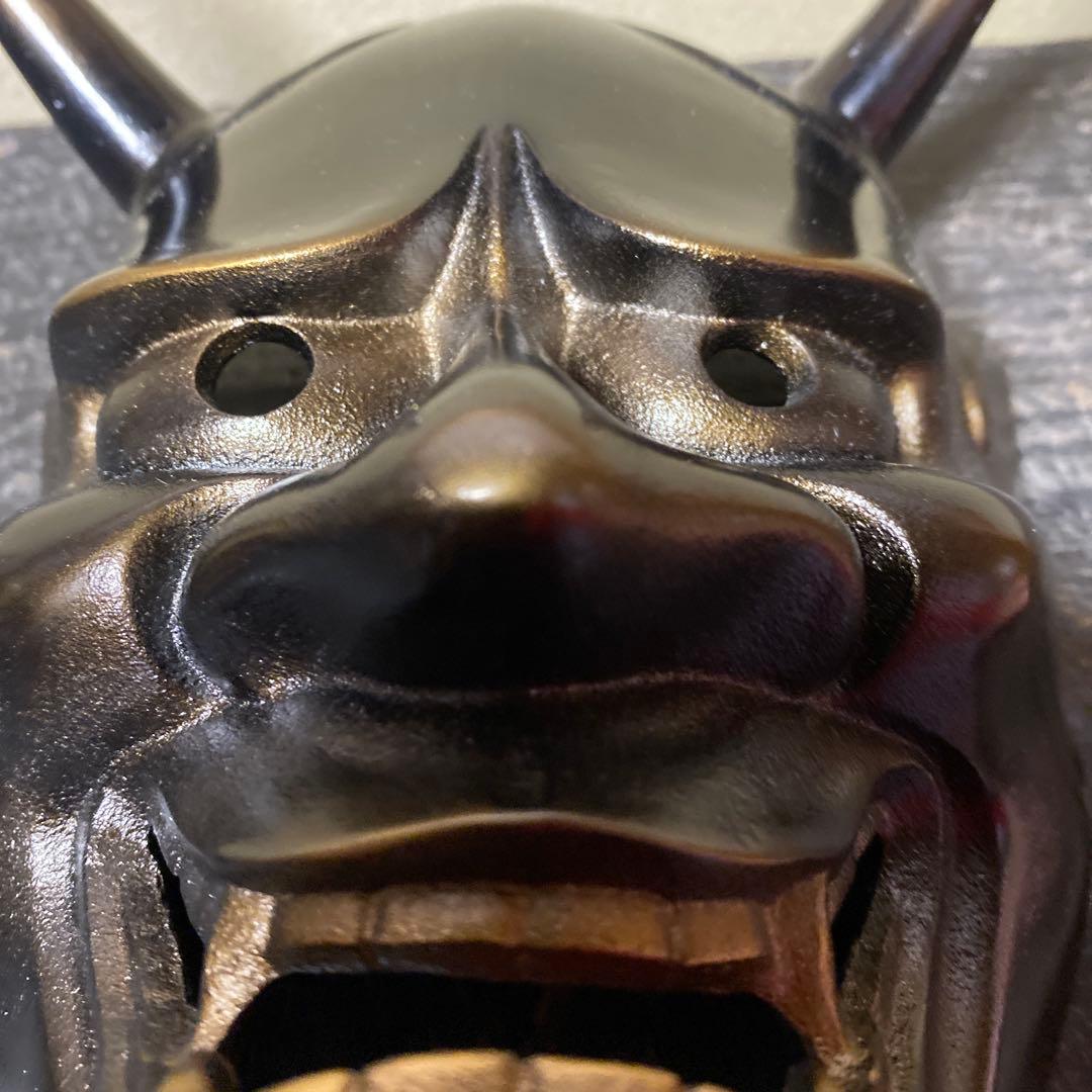 鬼の面 黒色 金色の歯