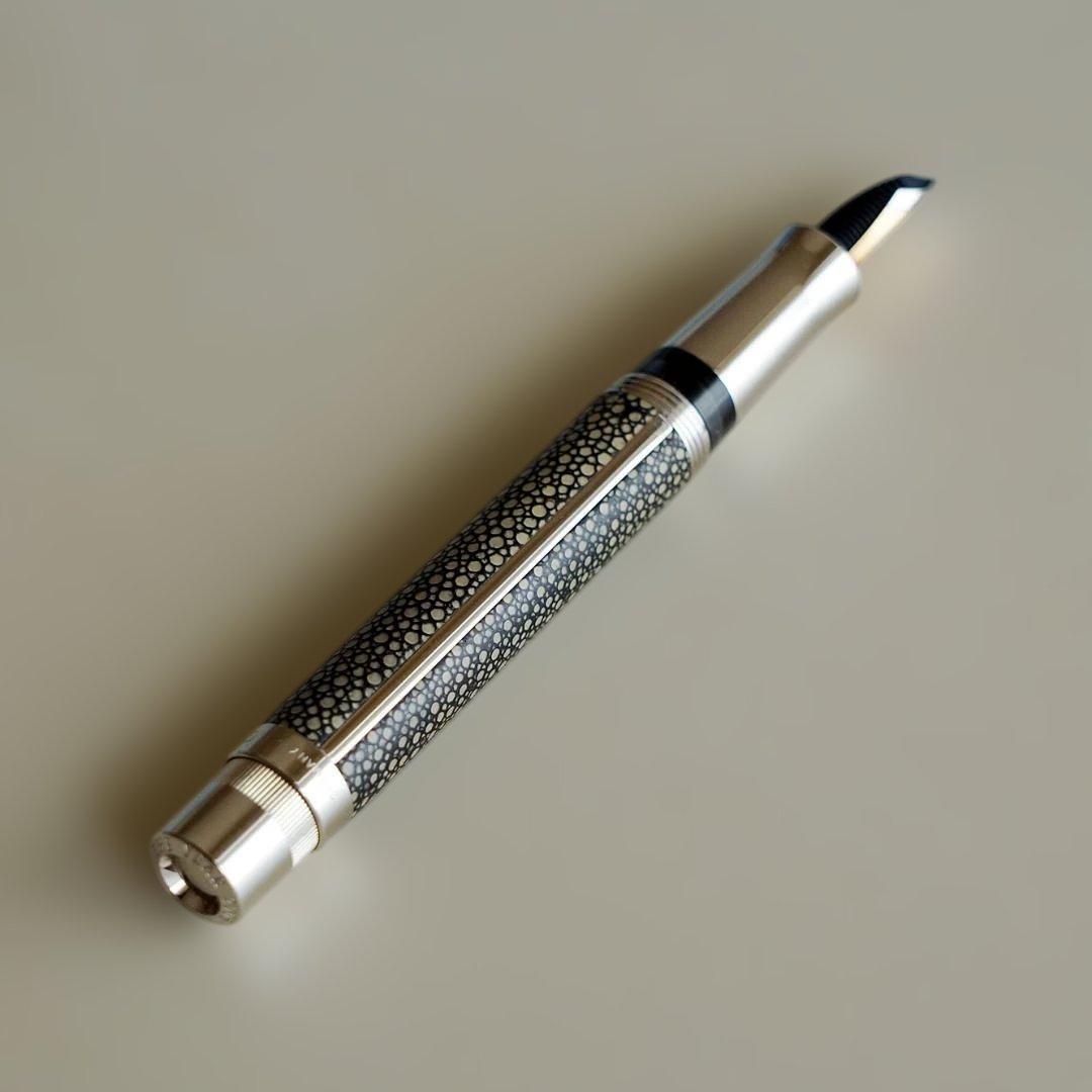 【グラフフォンファーバーカステル】万年筆　ペン・オブ・ザ・イヤー2005