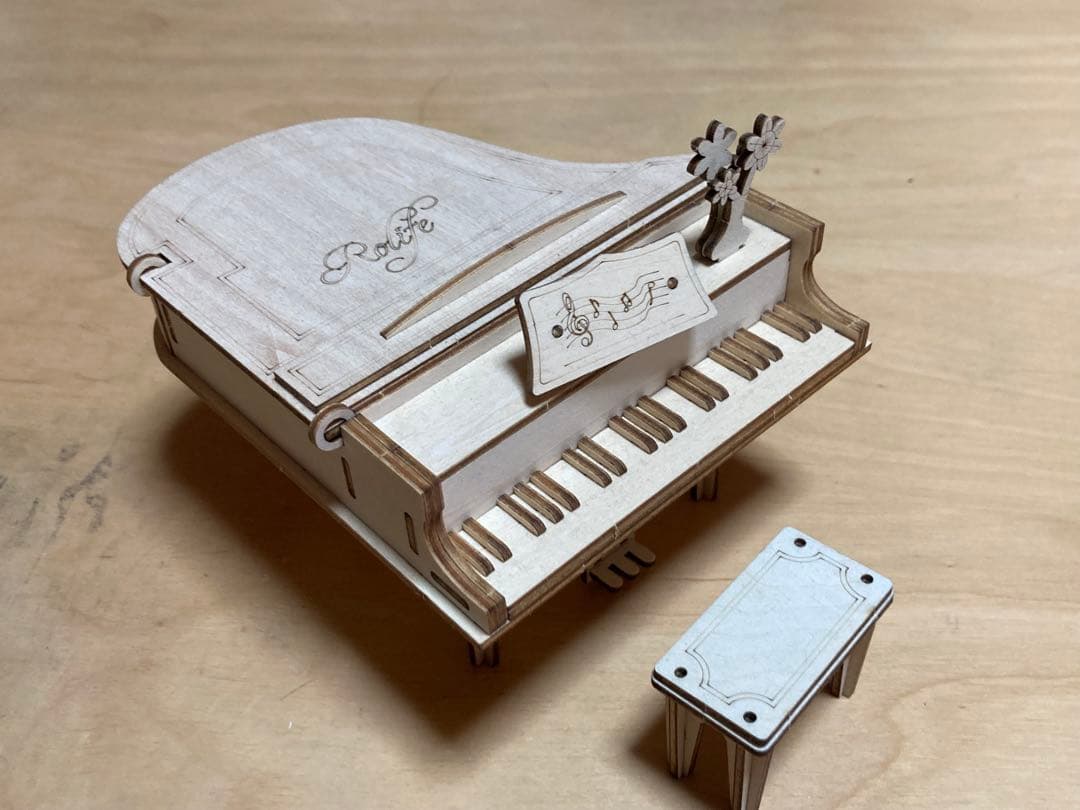 Robotime社木製パズル ピアノ、サックス、ドラム 機関車、帆船、飛行船ほか