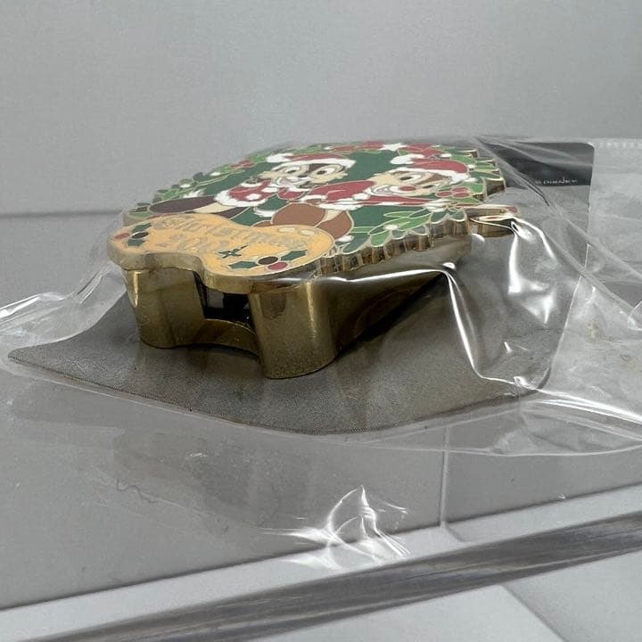 ディズニーストア ピンバッジ チップ デール クリスマス 2004