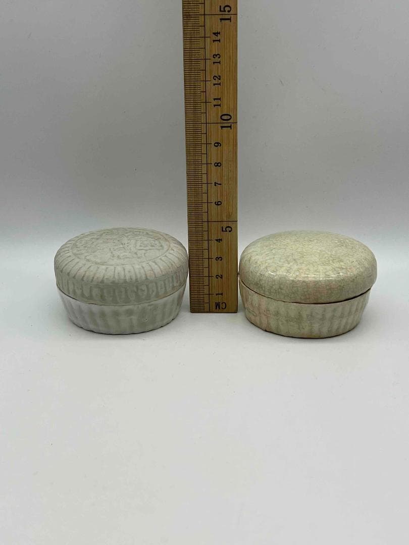 北宋時代　青白磁貼花牡丹花卉文合子 一対　二個　香盒　香合　茶道具(A-82)