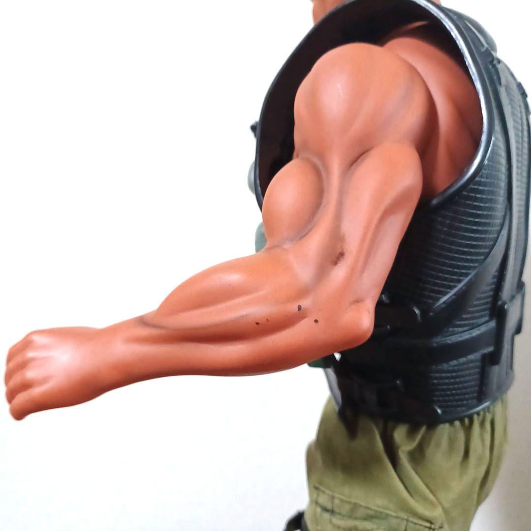 映画「コマンド―」アーノルド・シュワルツェネッガー演　可動式フィギュア