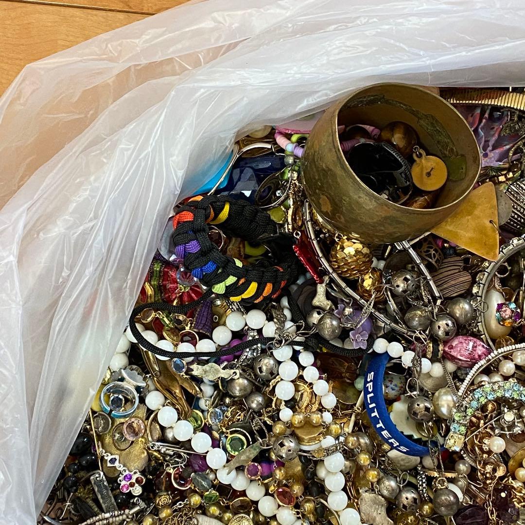 大量　まとめ売り　ジャンク　未選別　アクセサリー色々⑪　約9.3㎏　ネックレス他