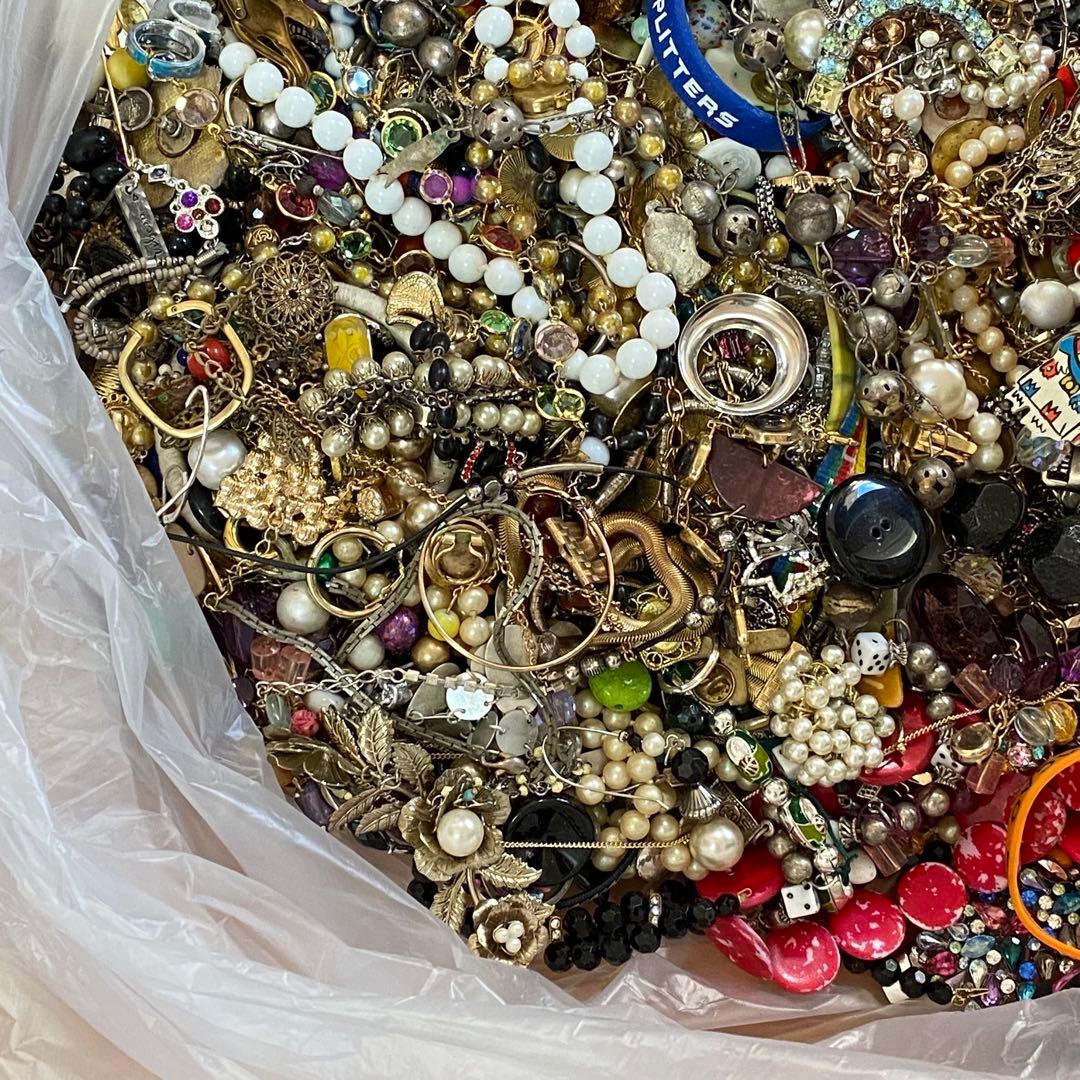 大量　まとめ売り　ジャンク　未選別　アクセサリー色々⑪　約9.3㎏　ネックレス他