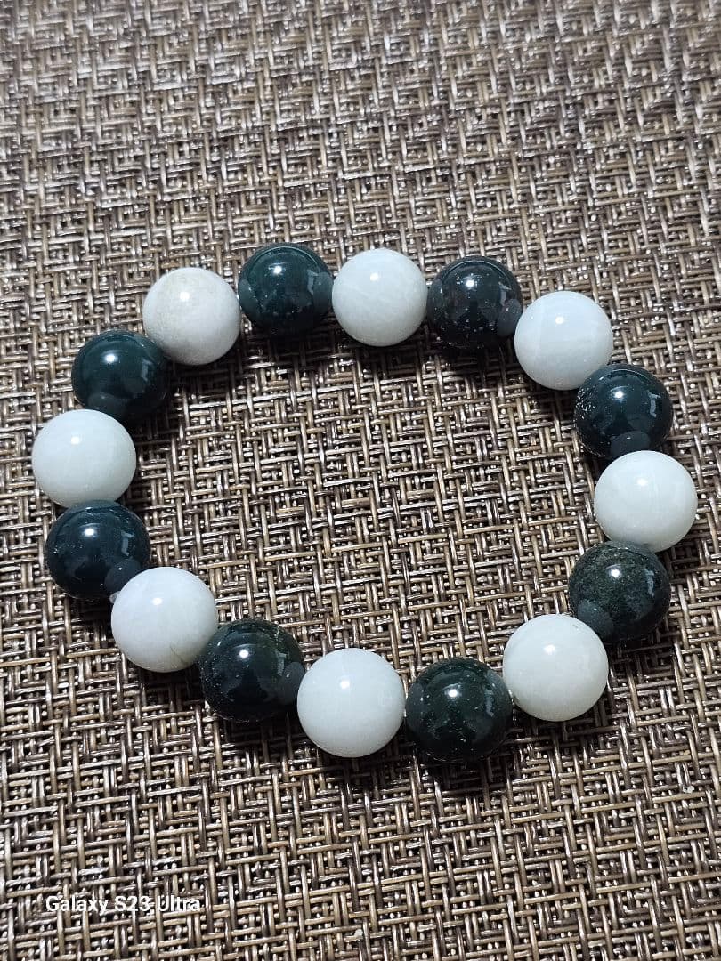 出雲瑪瑙１２mmと糸魚川翡翠１２mmのブレスレット