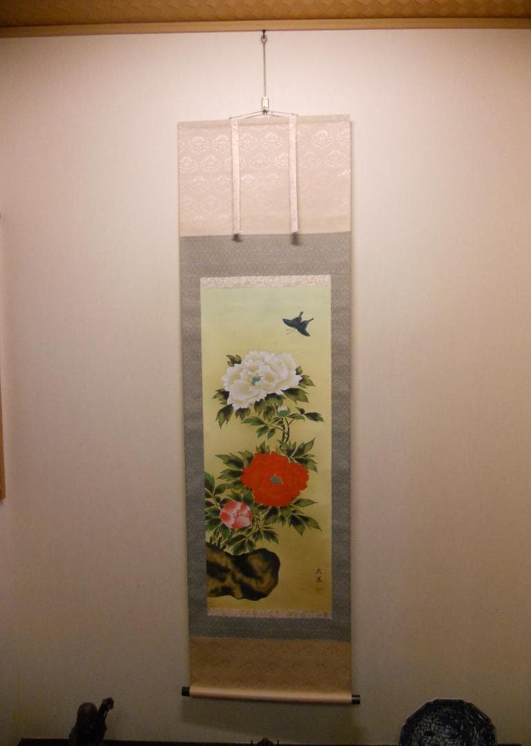 掛け軸 小川大鳳 牡丹に蝶 絹本 希少 軸装 茶道具 掛軸 美品 です。