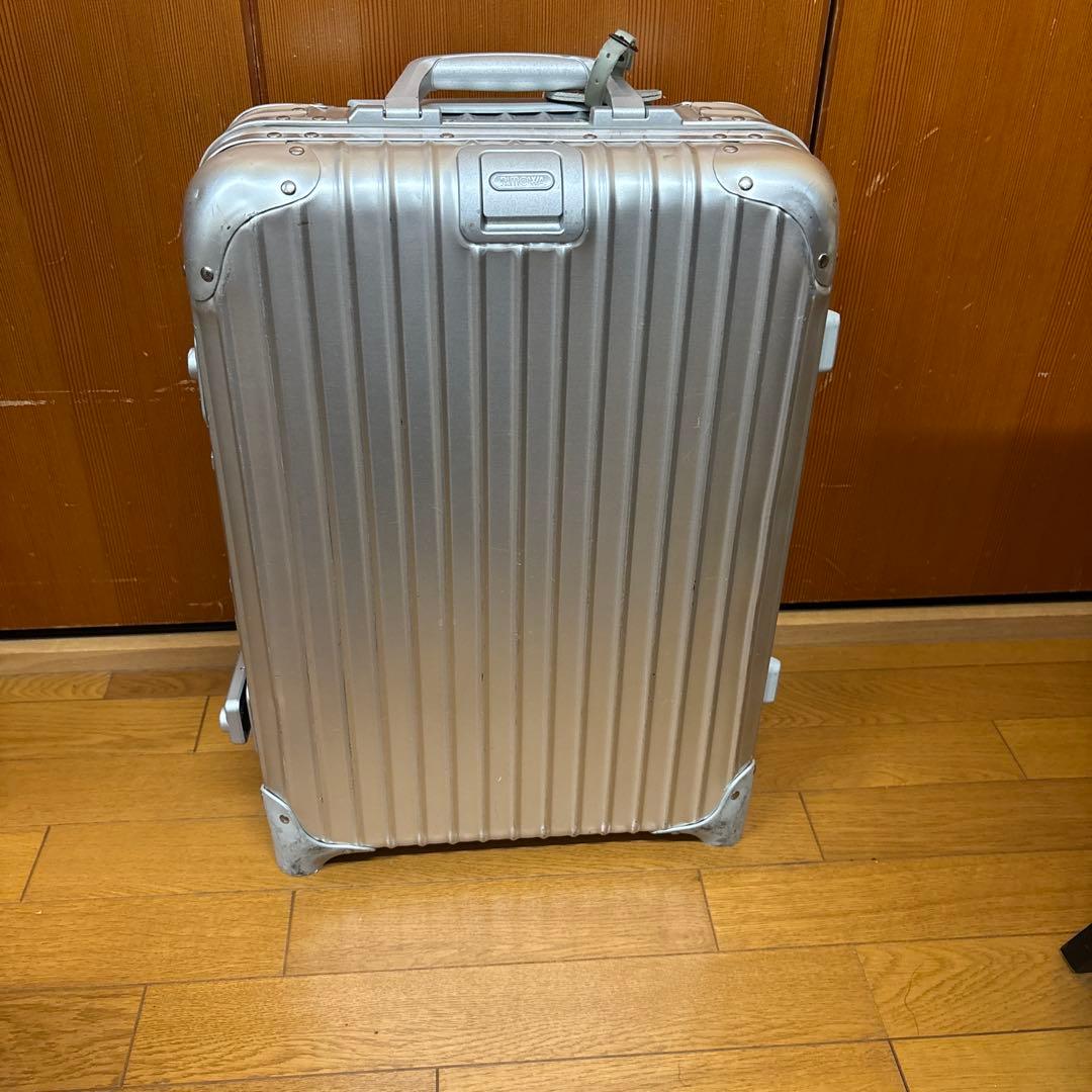 RIMOWA シルバーキャリーケース ストライプデザイン