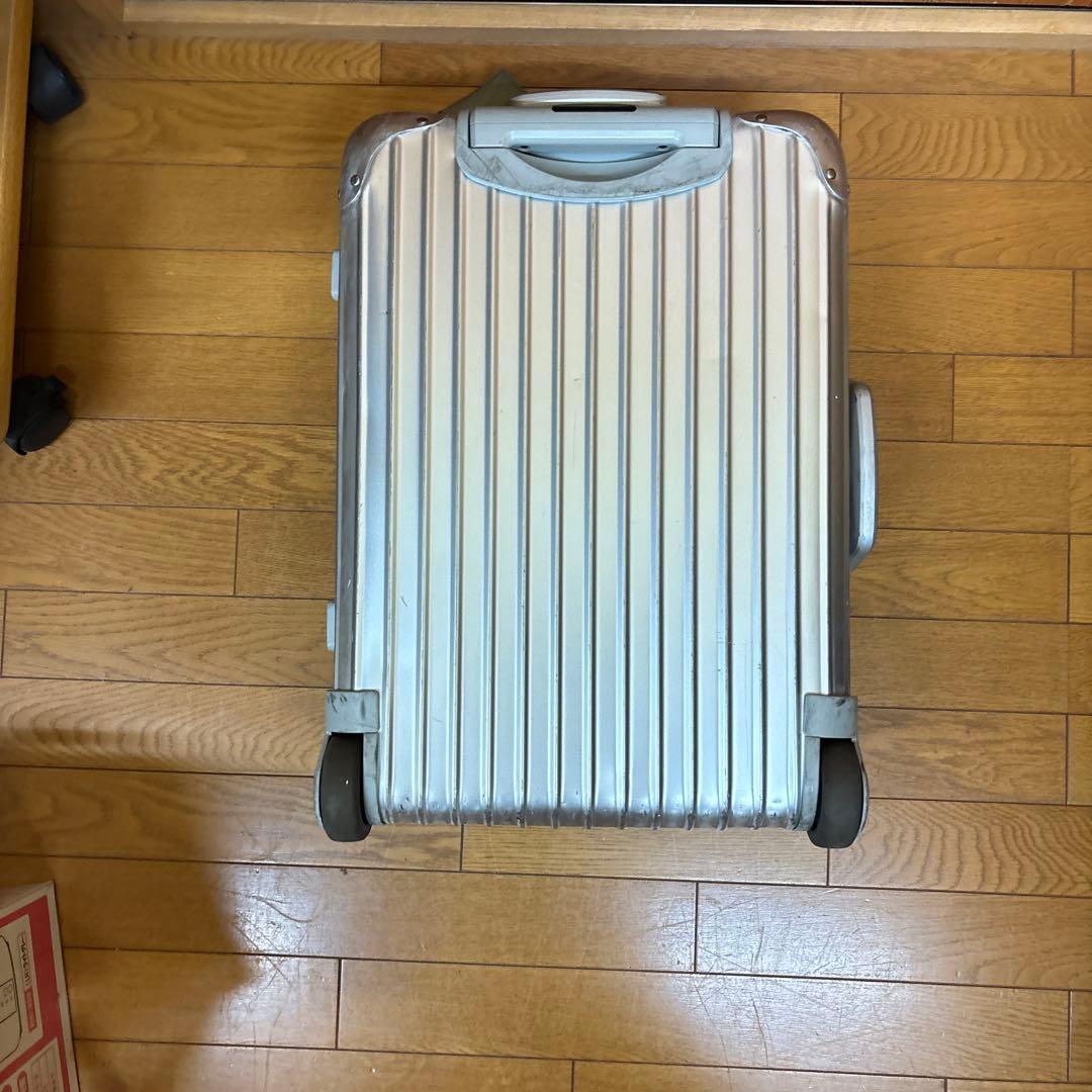 RIMOWA シルバーキャリーケース ストライプデザイン