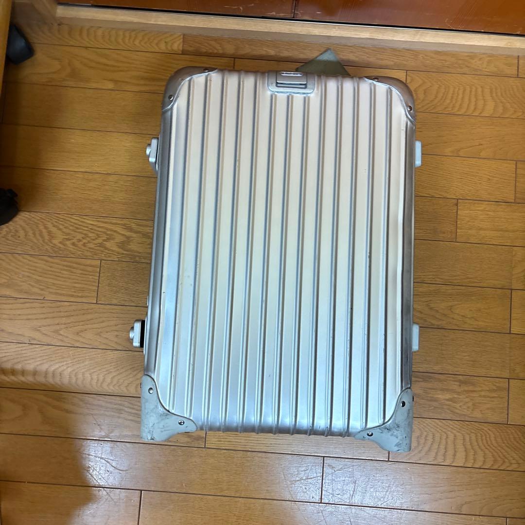 RIMOWA シルバーキャリーケース ストライプデザイン