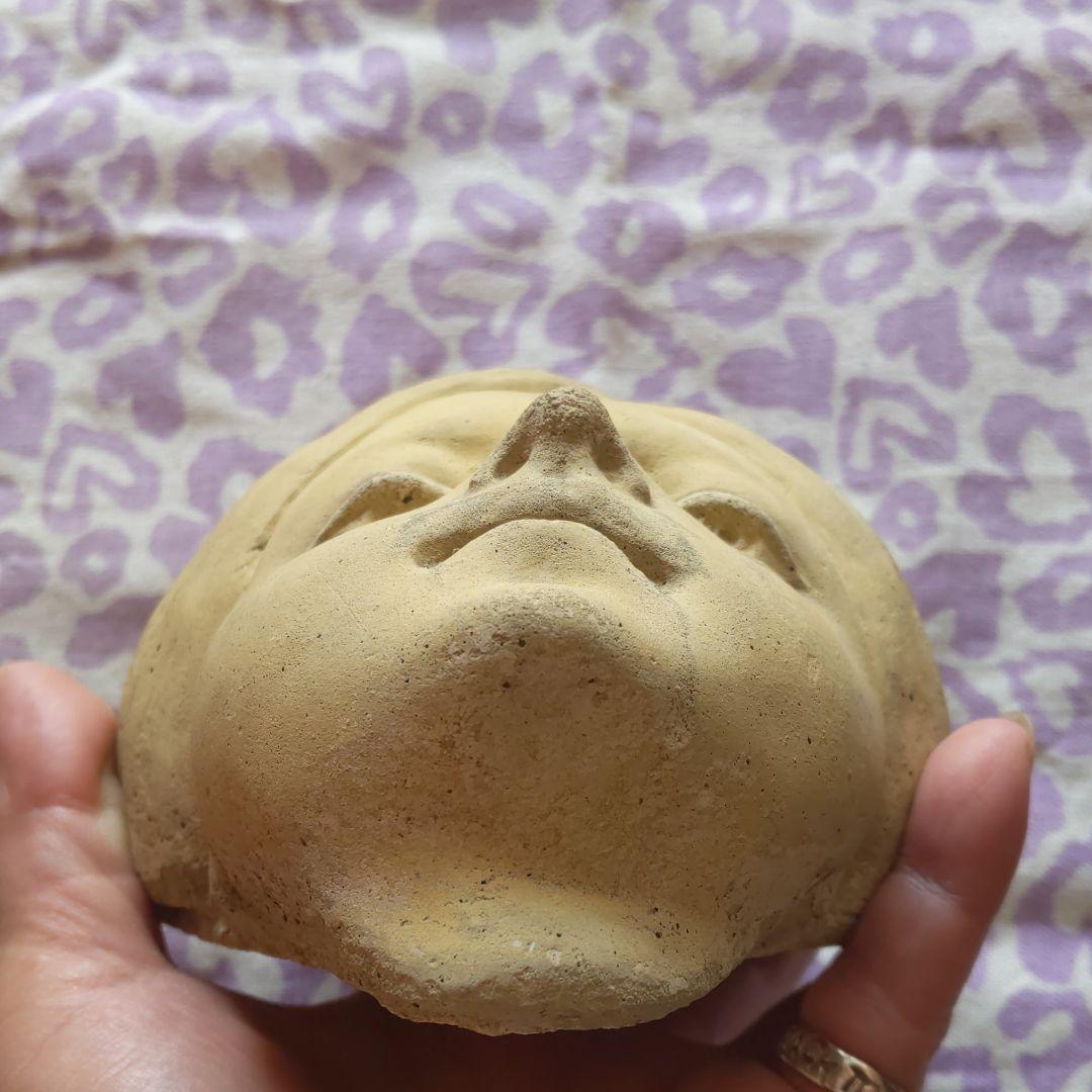 アンティークインドの少年陶器製　ウォールデコレーション