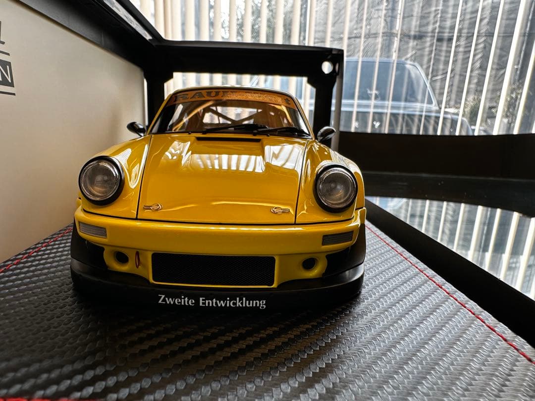 RWB930 ignition Model 1/18 イエロー