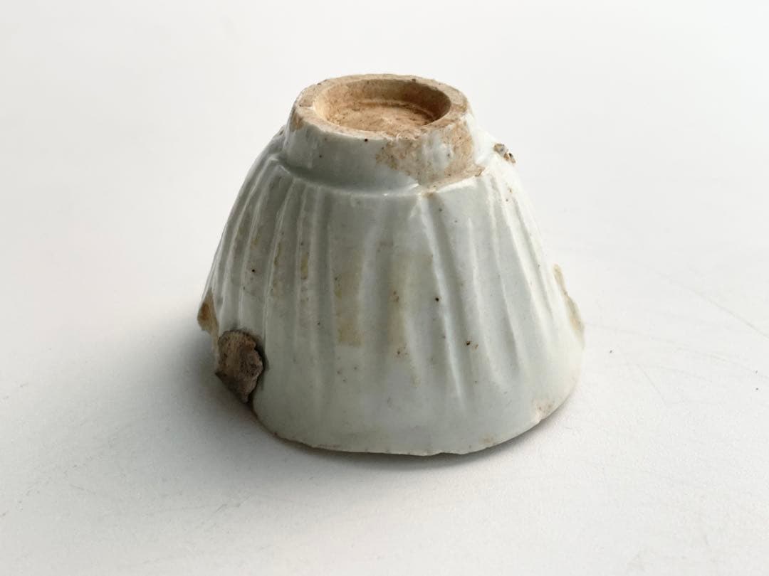 骨董　アンティーク　初期伊万里陶片　白磁鎬盃　酒器　酒杯　猪口　出土　発掘