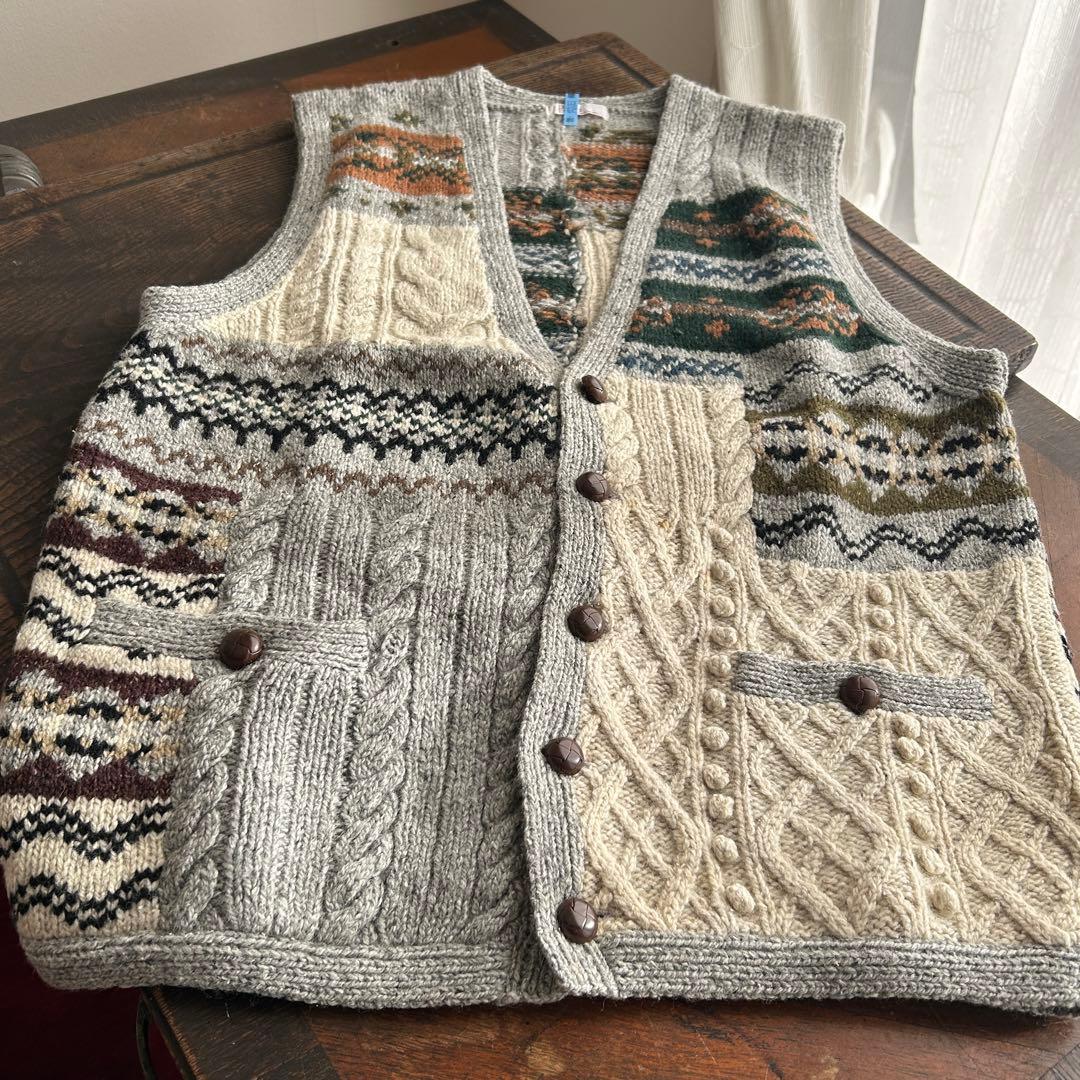 Papas 男性用ハンドニットのベスト　絹混ウール　革のクルミボタン使用