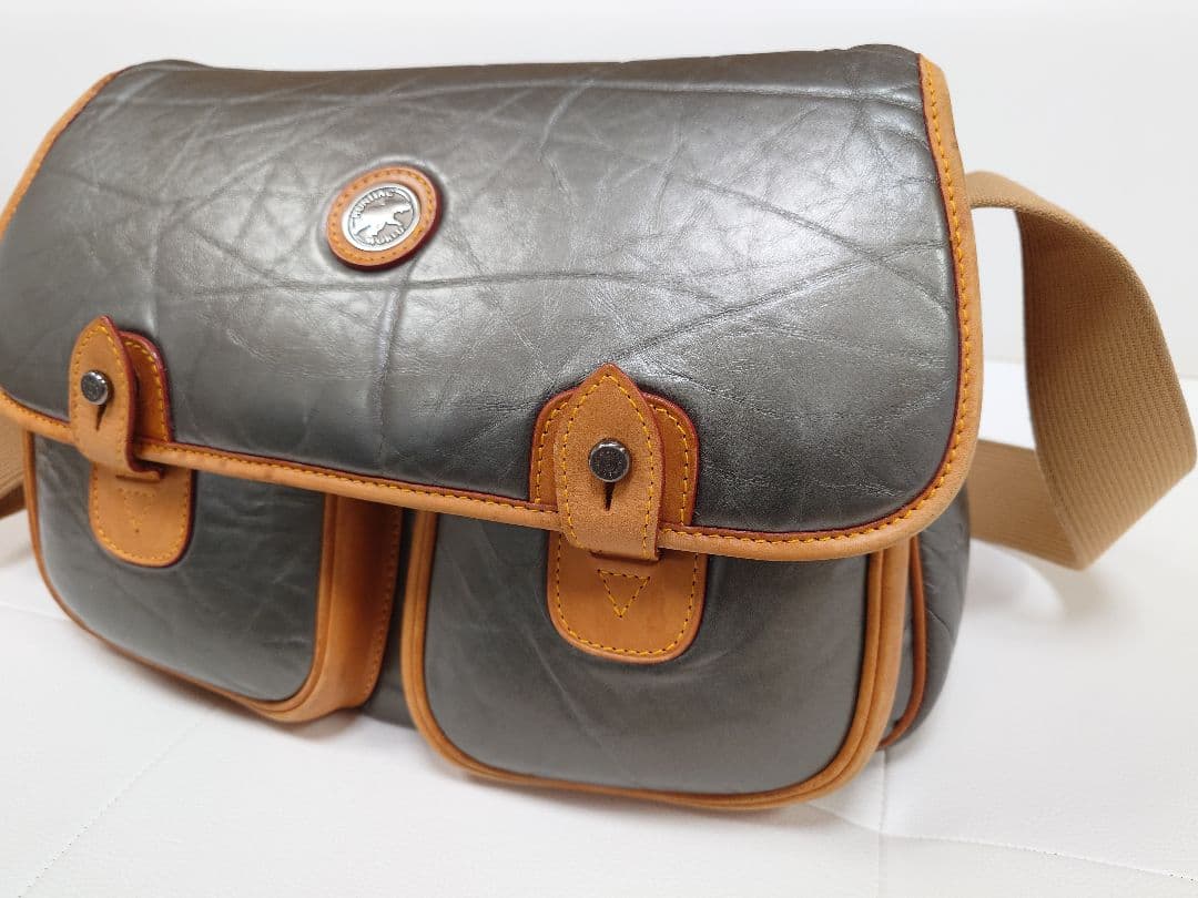 ハンティングワールド【希少】 ショルダーバッグ バチュー・クロス