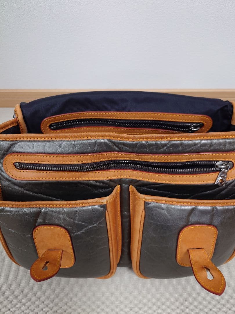 ハンティングワールド【希少】 ショルダーバッグ バチュー・クロス