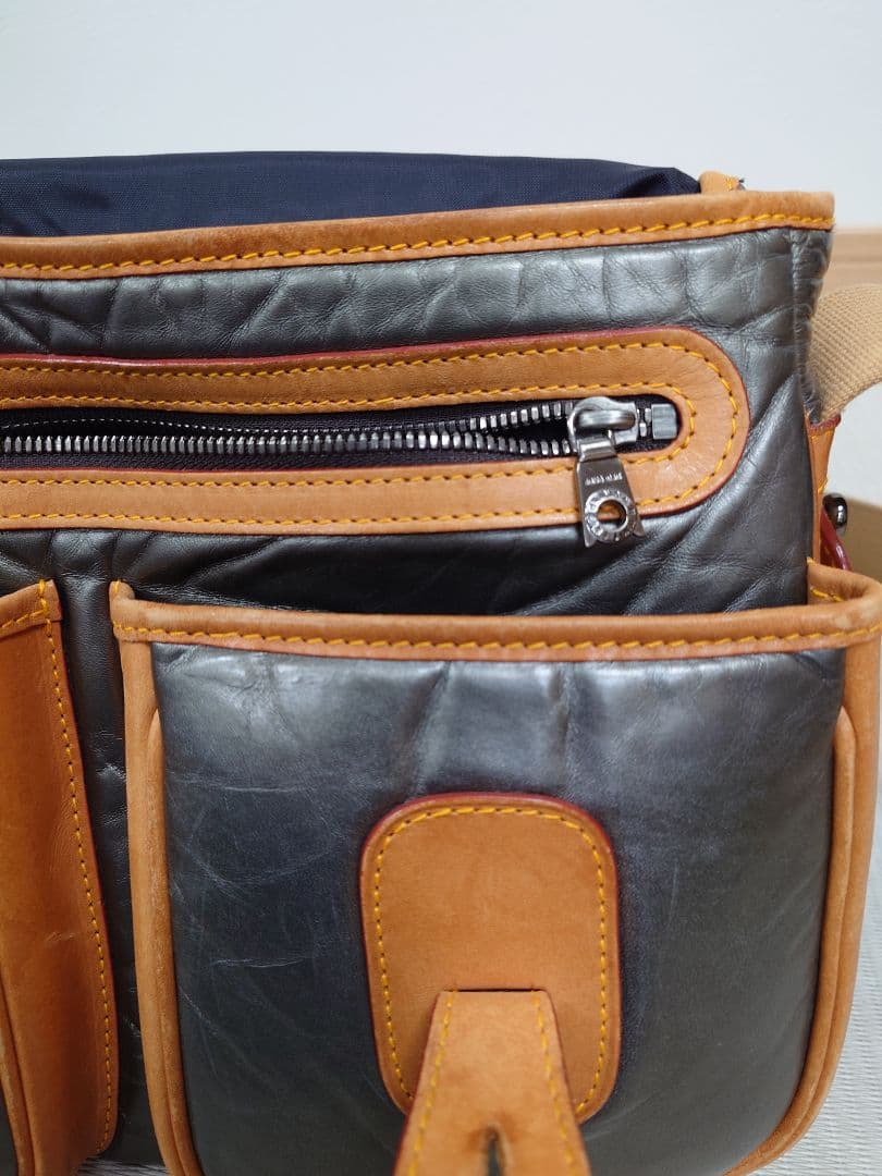 ハンティングワールド【希少】 ショルダーバッグ バチュー・クロス