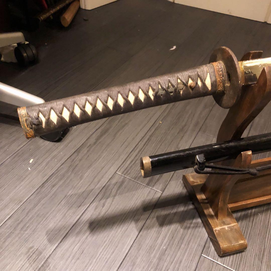 高級模造刀　樋入り刀身　革柄　居合刀　優波紋　黒拵え　太刀