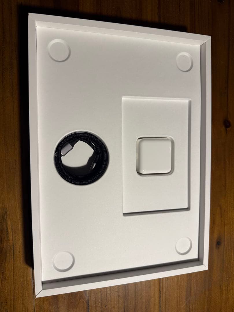 【ほぼ新品】M2 Macbook Air 256GB 8GB