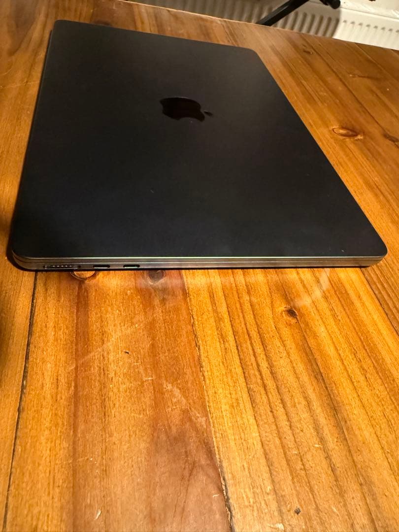 【ほぼ新品】M2 Macbook Air 256GB 8GB