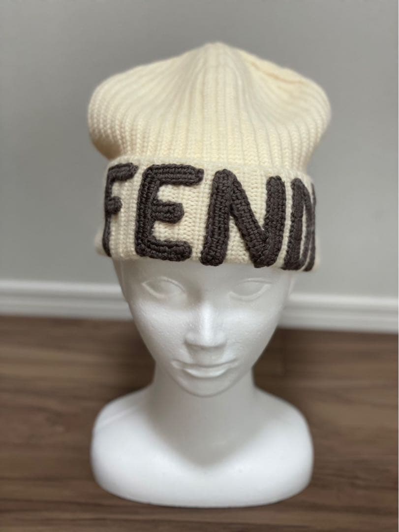 FENDI アイボリー ニット帽