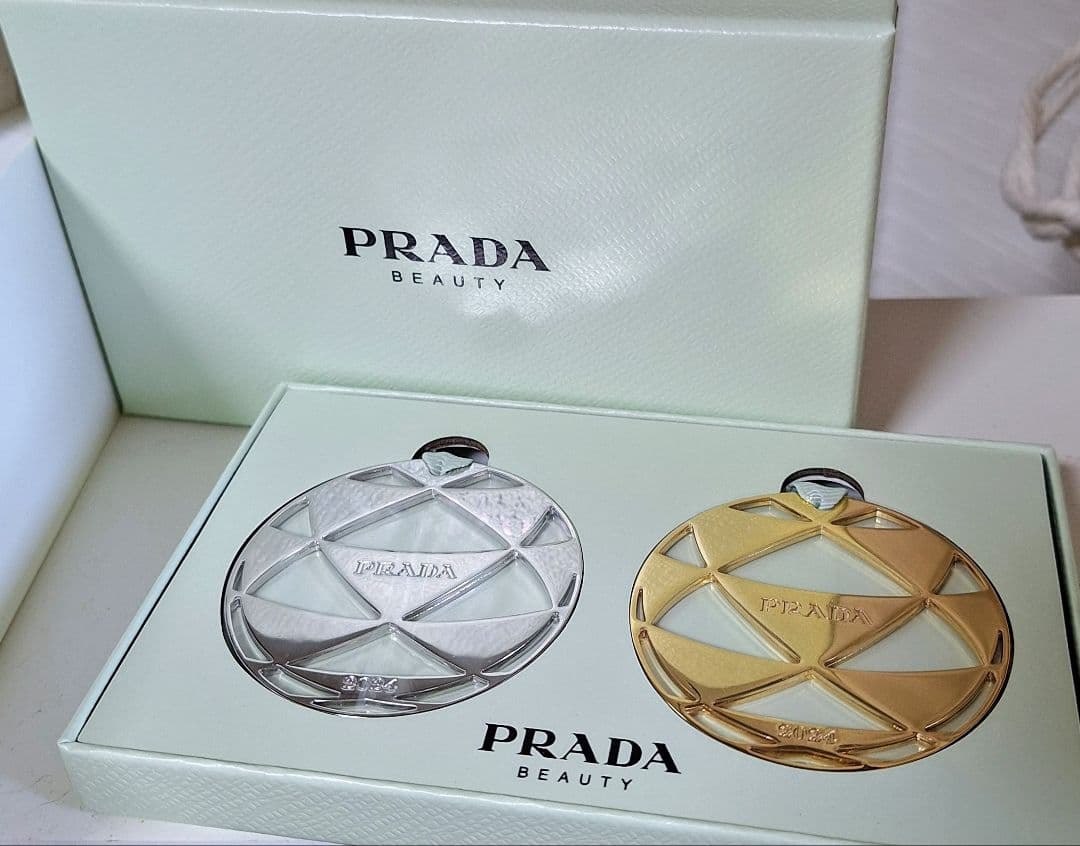 PRADA BEAUTY プラダ　オーナメント　チャーム
