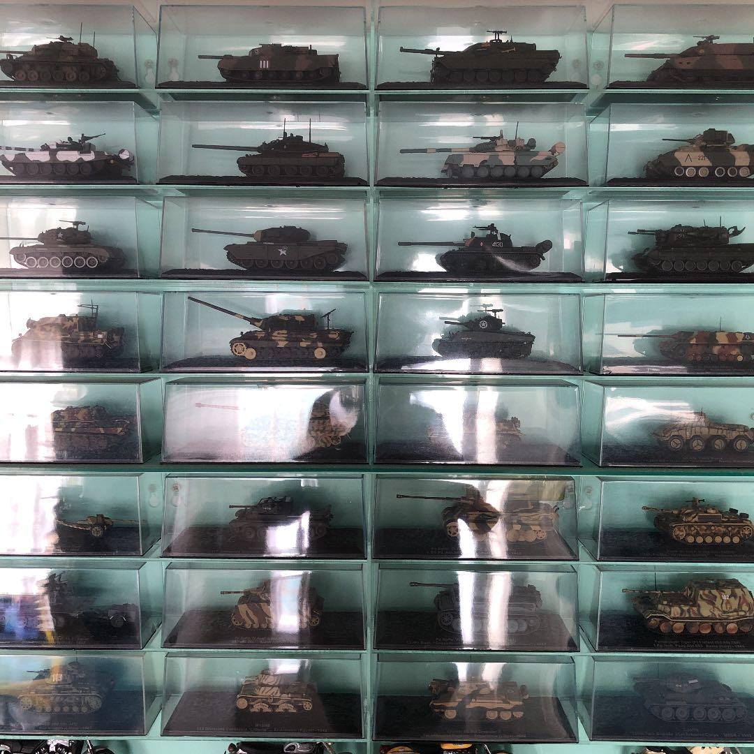 戦車の模型28台