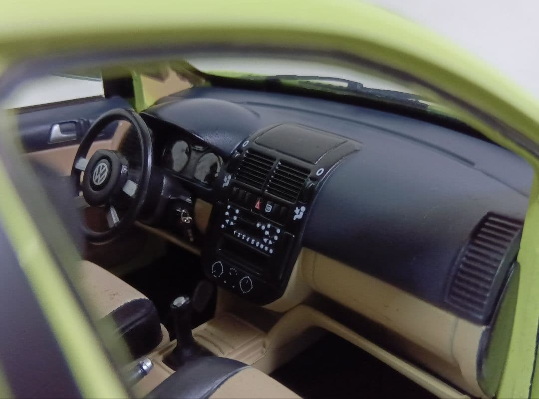 Volkswagen CROSS POLO　1/18　ライム　VW特注　ポロ