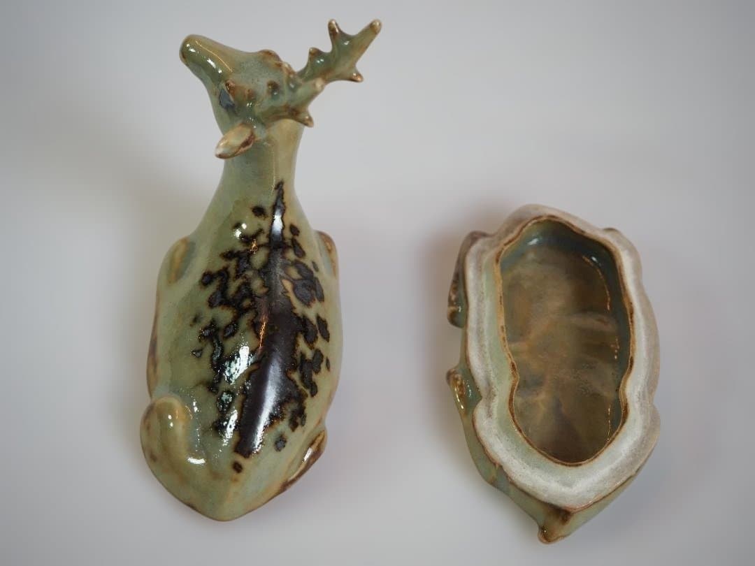 2代伊東陶山造『鹿香合』（共箱）